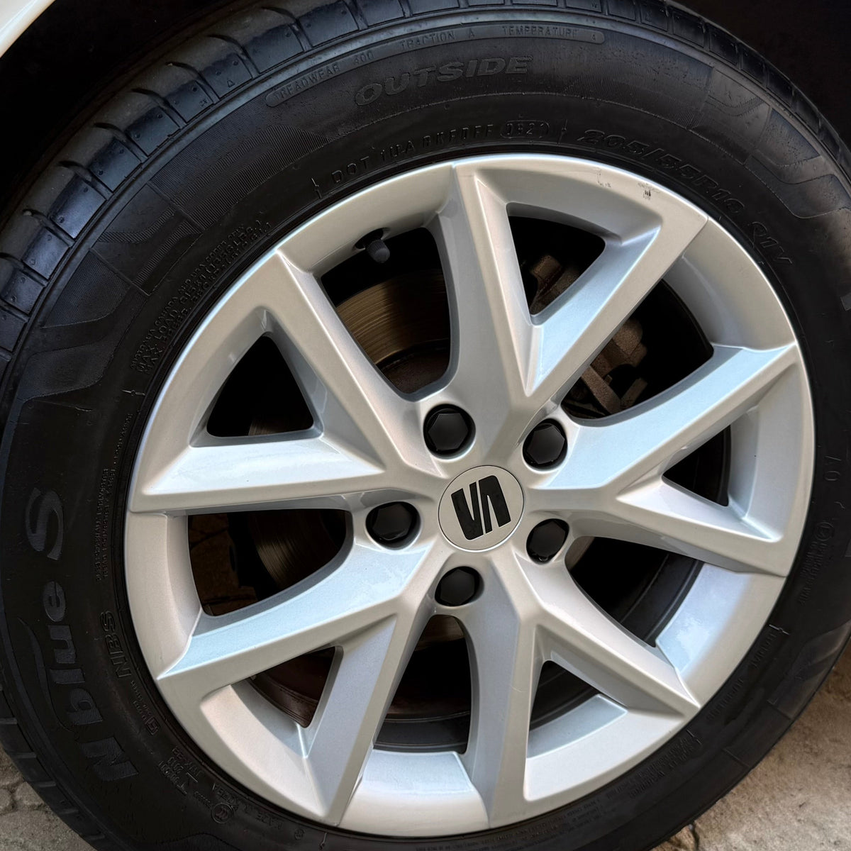 BLACK TYRE+